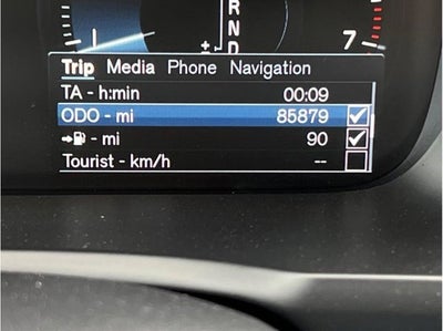 2016 Volvo XC90 T6 Momentum Sport Utility 4D