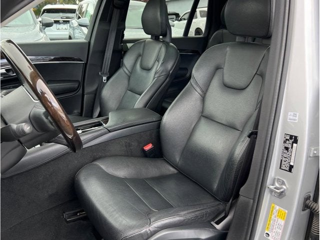 2016 Volvo XC90 T6 Momentum Sport Utility 4D