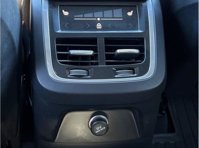 2019 Volvo XC90 T8 Momentum Sport Utility 4D
