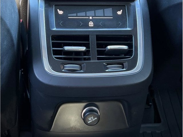 2019 Volvo XC90 T8 Momentum Sport Utility 4D