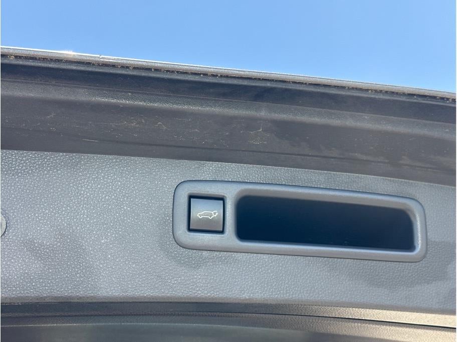 2021 Toyota Highlander XLE Sport Utility 4D