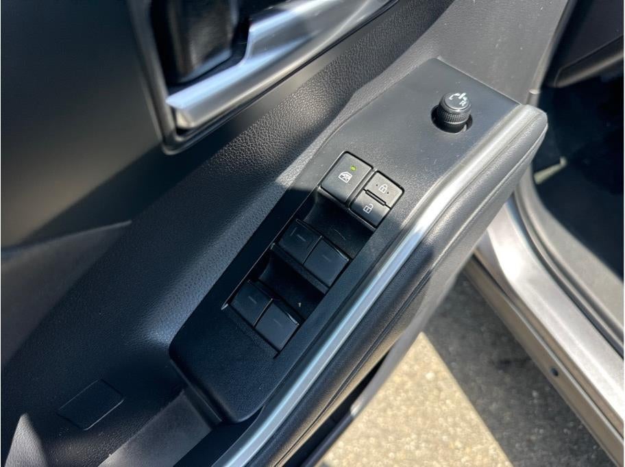2021 Toyota Highlander XLE Sport Utility 4D