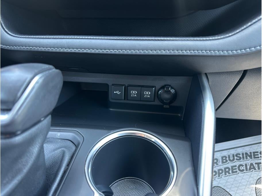 2021 Toyota Highlander XLE Sport Utility 4D