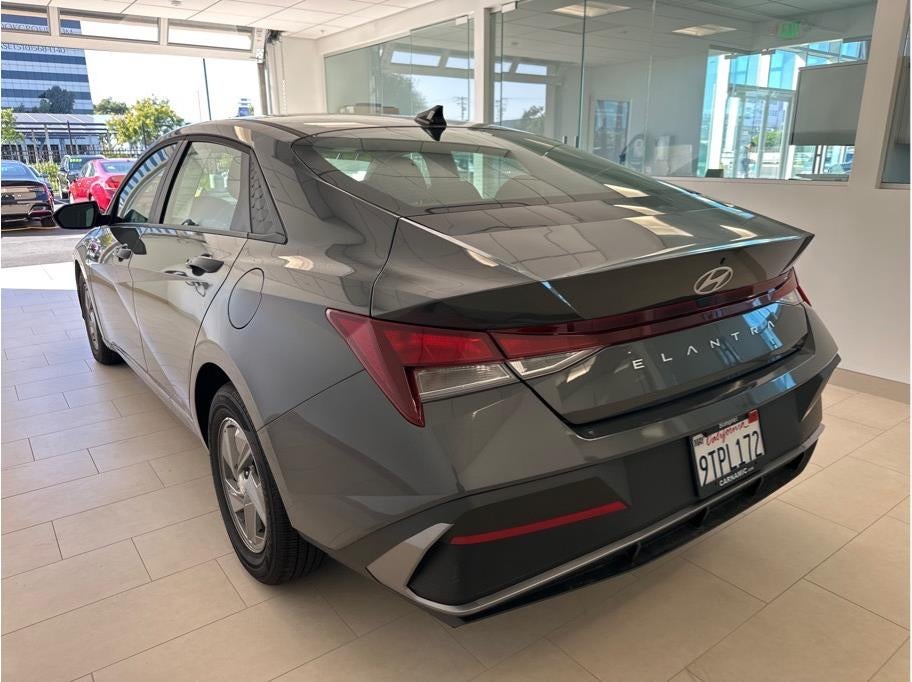 2025 Hyundai Elantra SE Sedan 4D